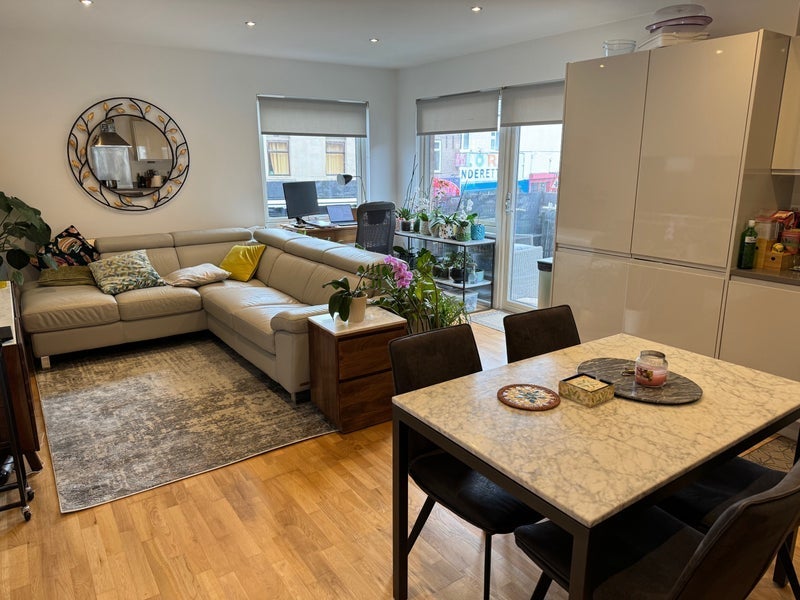 Room Tyas Road in Greater London