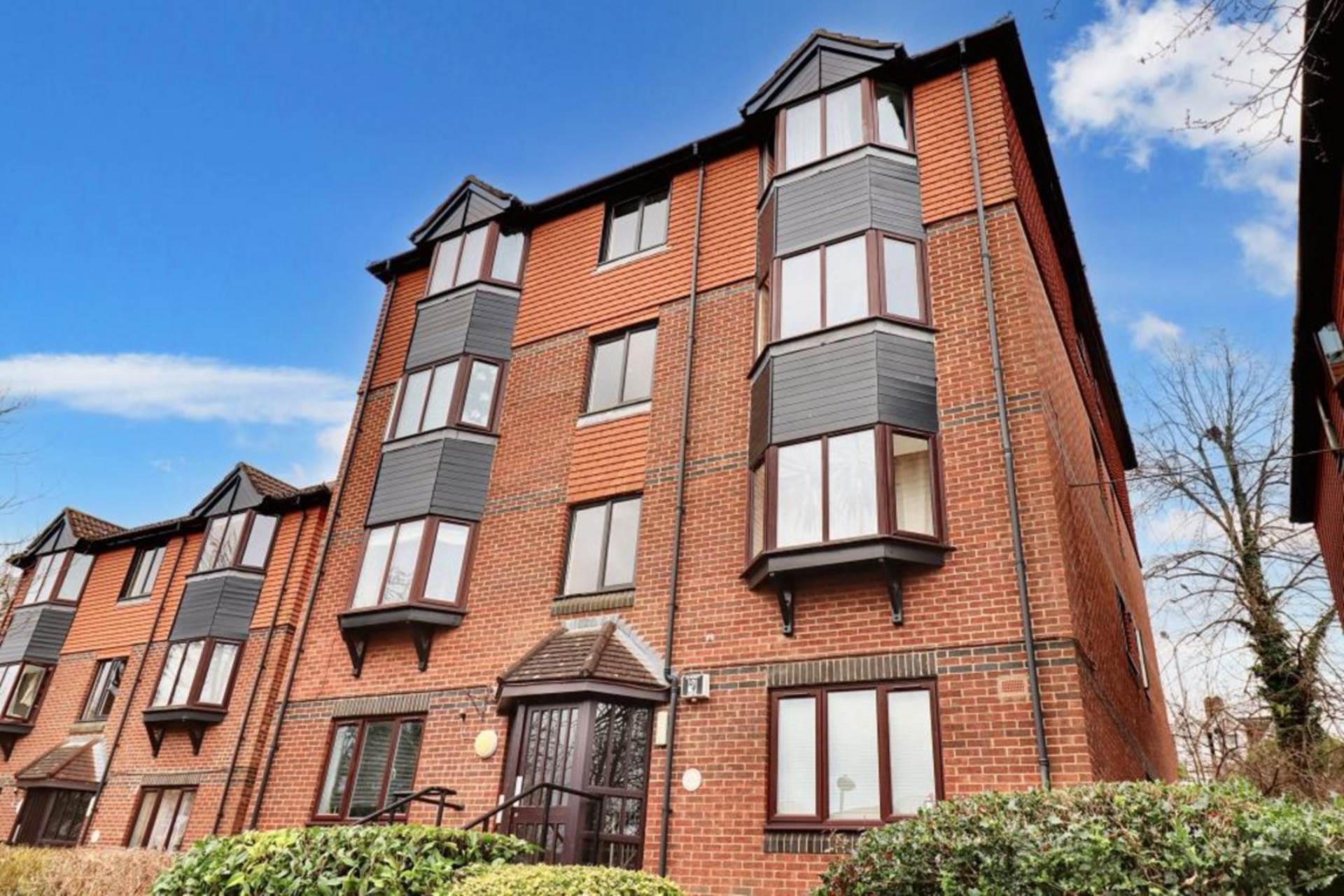 Flat Clowser Close in Greater London
