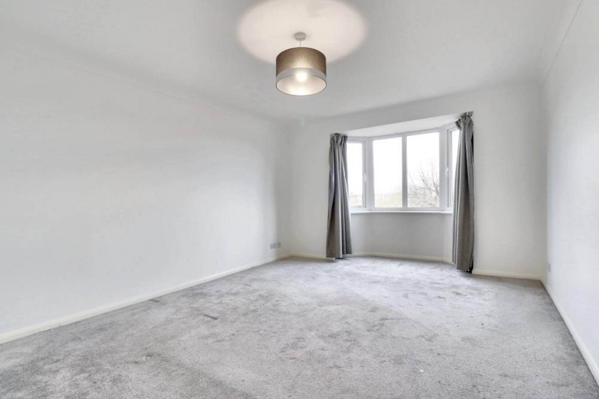 Flat Clowser Close in Greater London