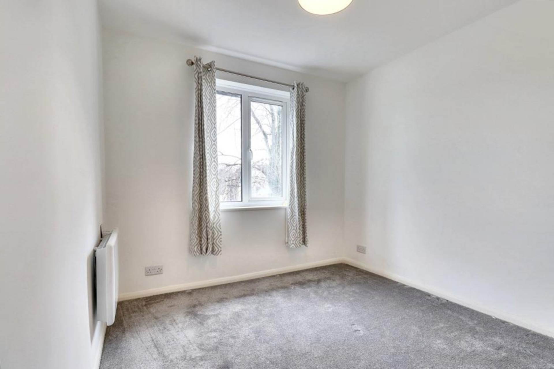 Flat Clowser Close in Greater London