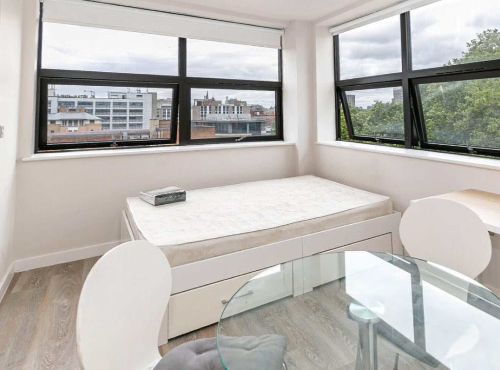 Flat Queen Square in Bristol