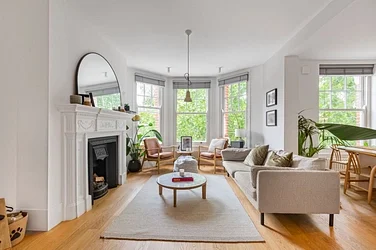 Flat Prince of Wales Drive in Greater London