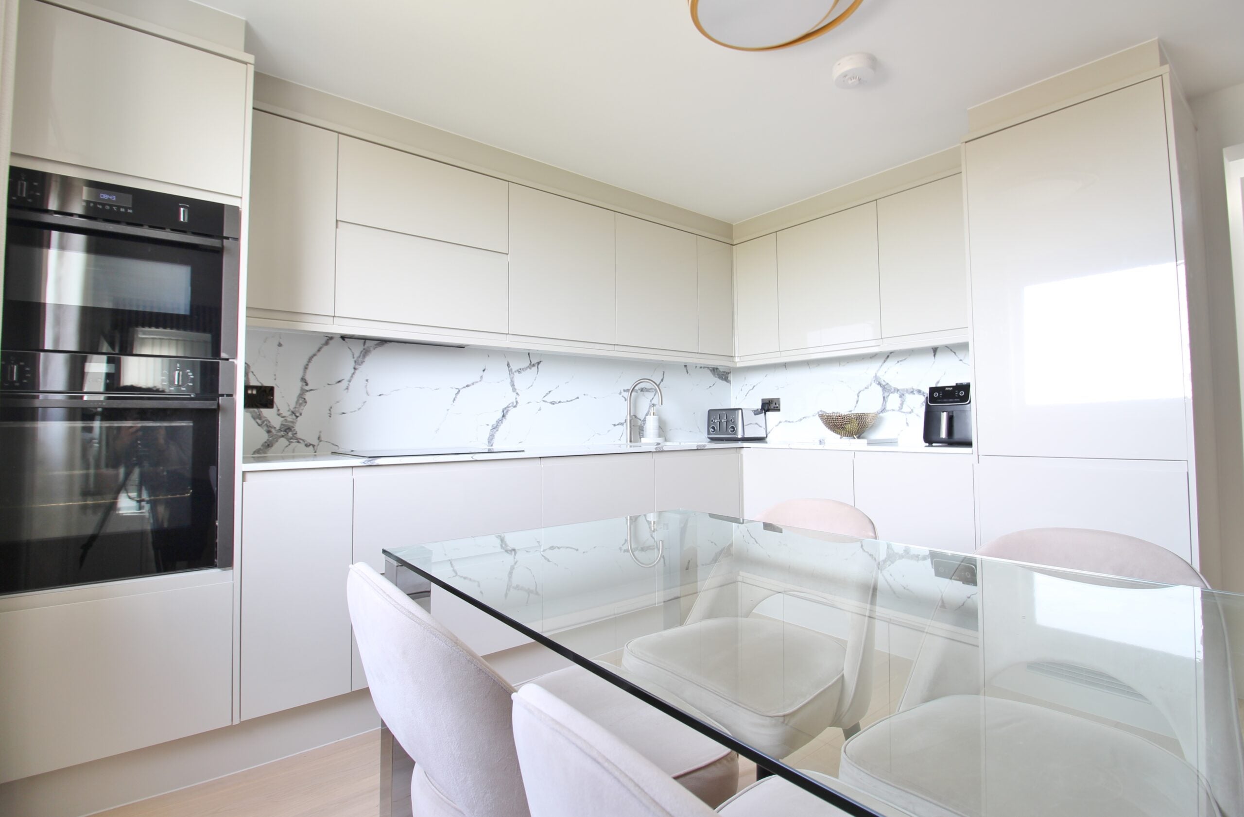 Flat Pump House Crescent in Greater London