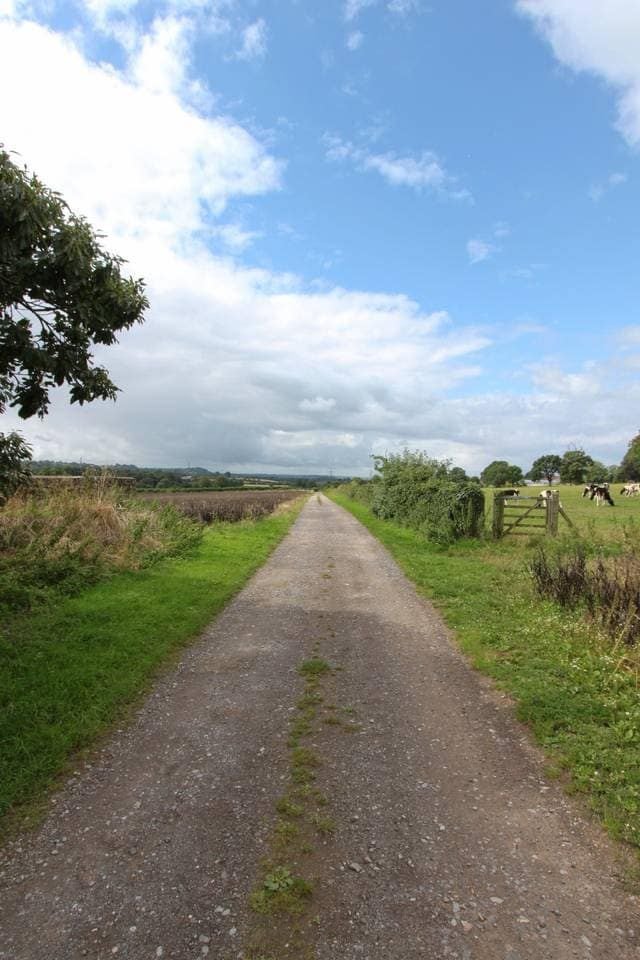 Flat Washingpool Hill Road in Tockington