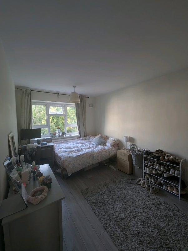 Flat Queen's Drive in Greater London