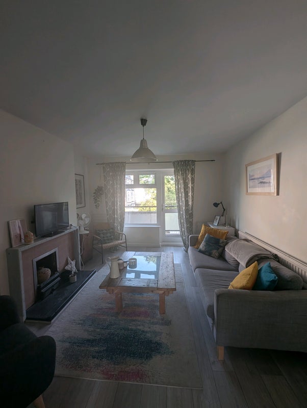 Flat Queen's Drive in Greater London