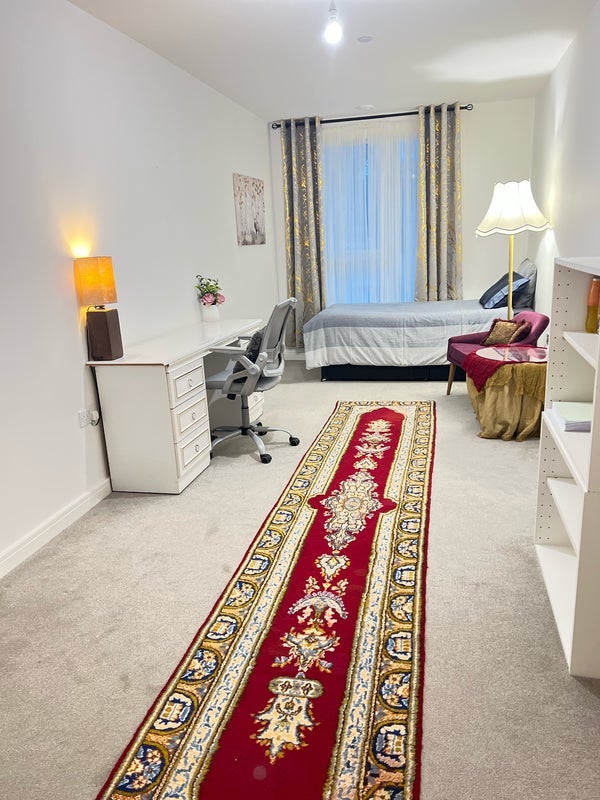 Room Gunnersbury Lane in Greater London