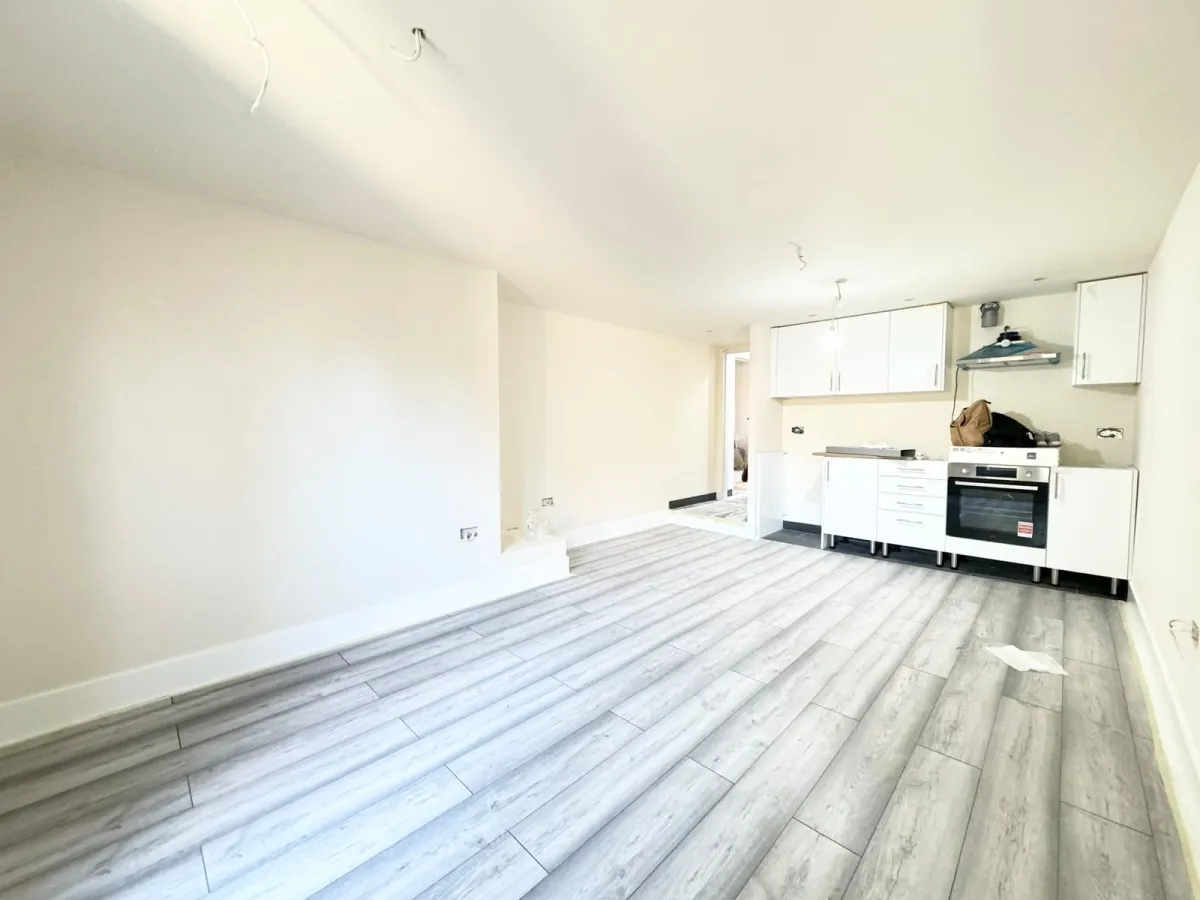Flat Crouch Hill in Greater London