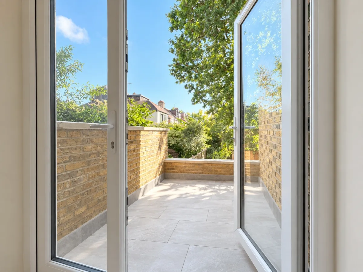 Flat Crouch Hill in Greater London