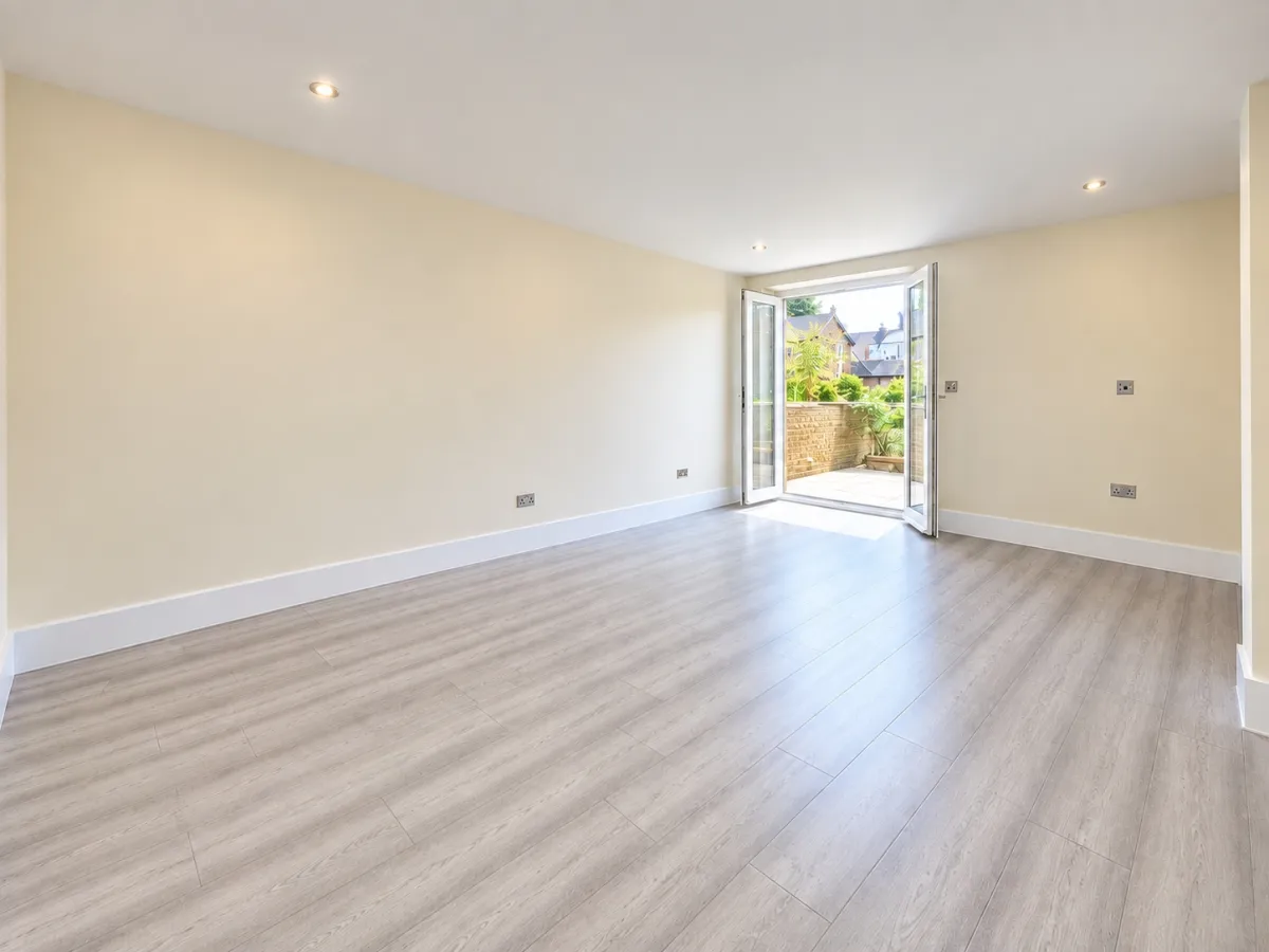 Flat Crouch Hill in Greater London