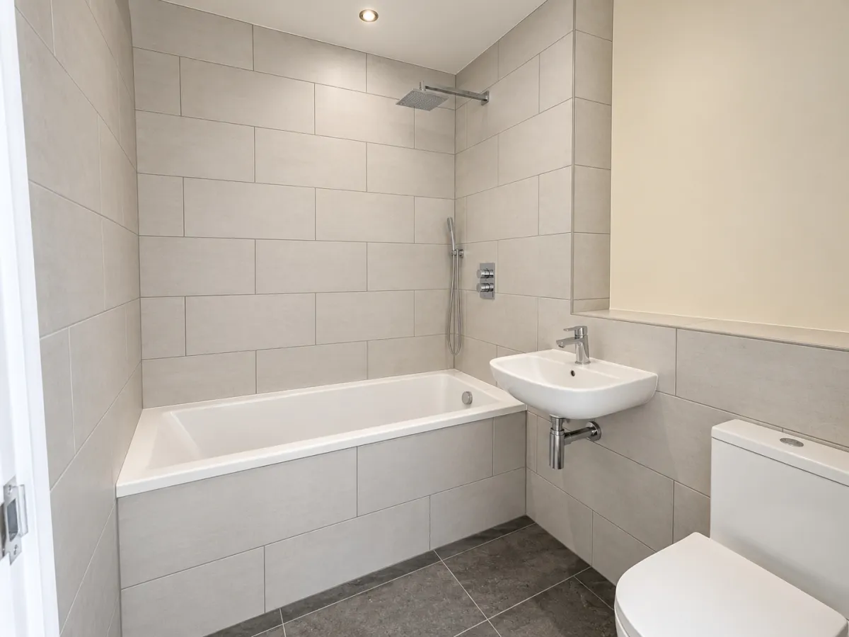 Flat Crouch Hill in Greater London