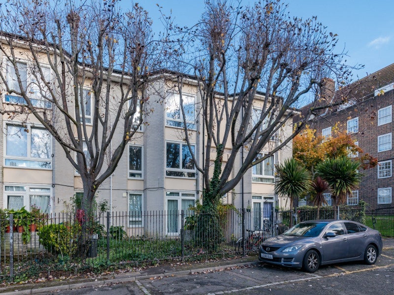 Room Atkins Road in Greater London
