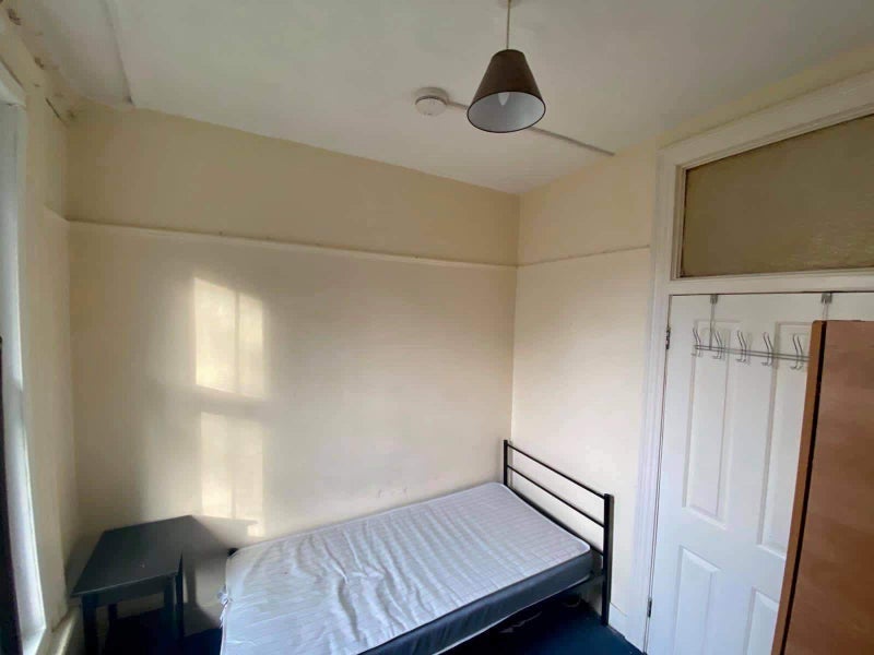 Room New Cross Road in Greater London