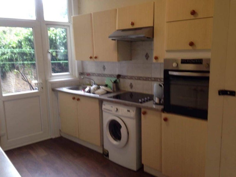 Room New Cross Road in Greater London