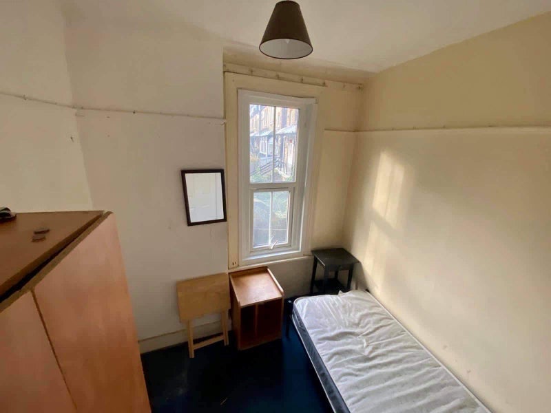 Room New Cross Road in Greater London