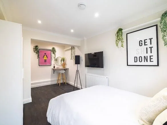 Room Homefield Close in Reigate and Banstead