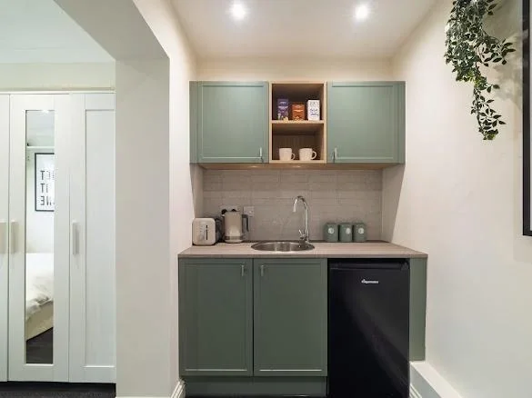 Room Homefield Close in Reigate and Banstead