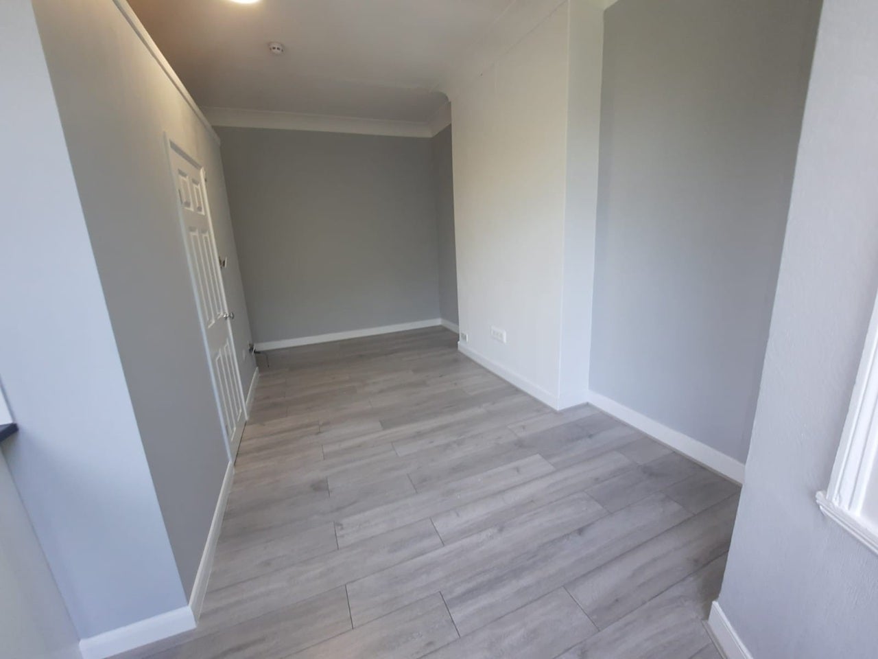 Room Manor Road in Greater London