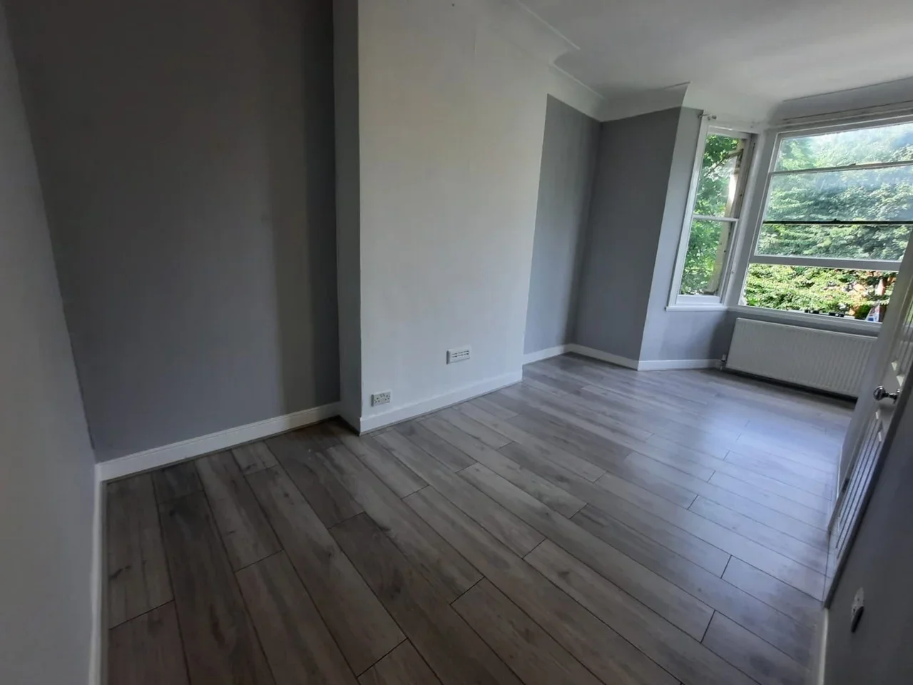 Room Manor Road in Greater London
