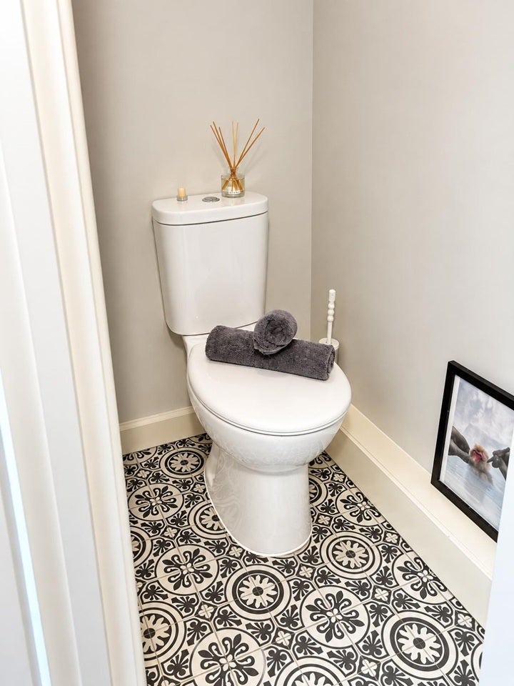 Room Manor Road in Greater London