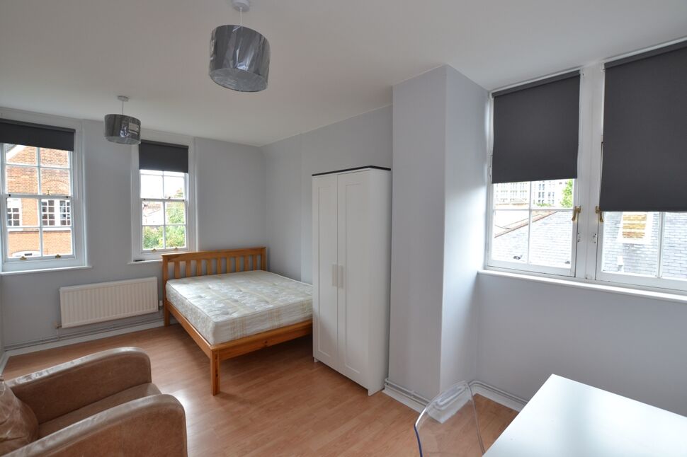 Flat Webber Row in Greater London