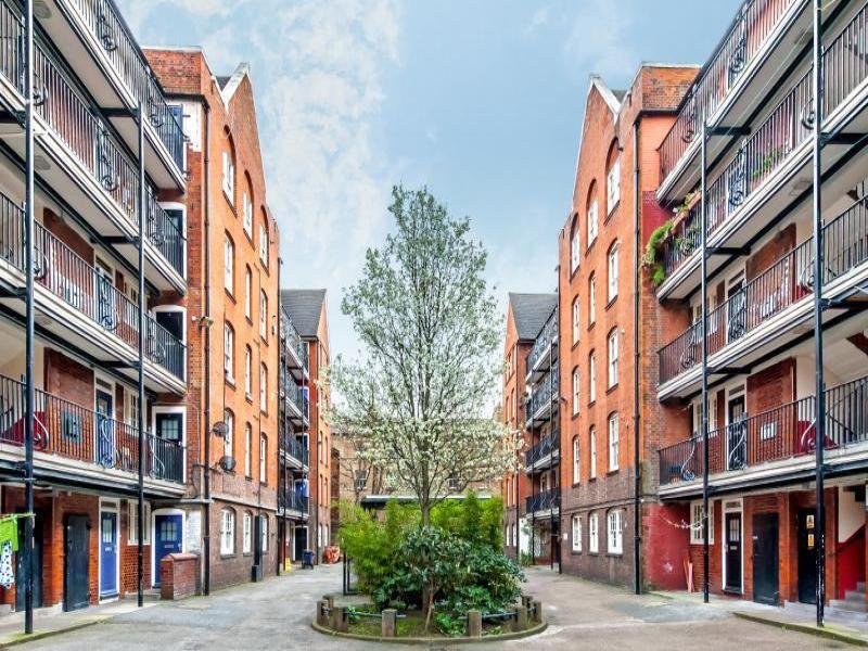 Flat Webber Row in Greater London