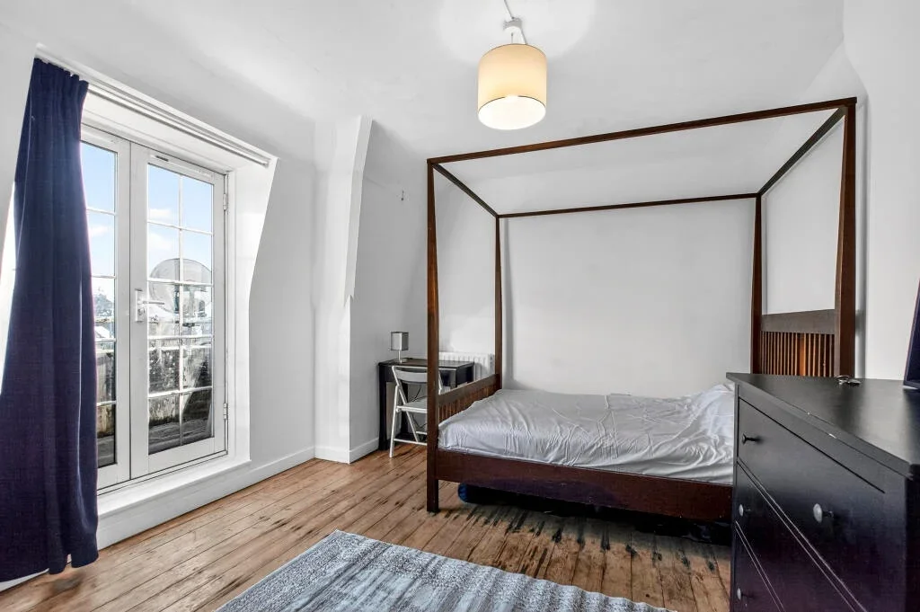 Flat Harmood Place in Greater London