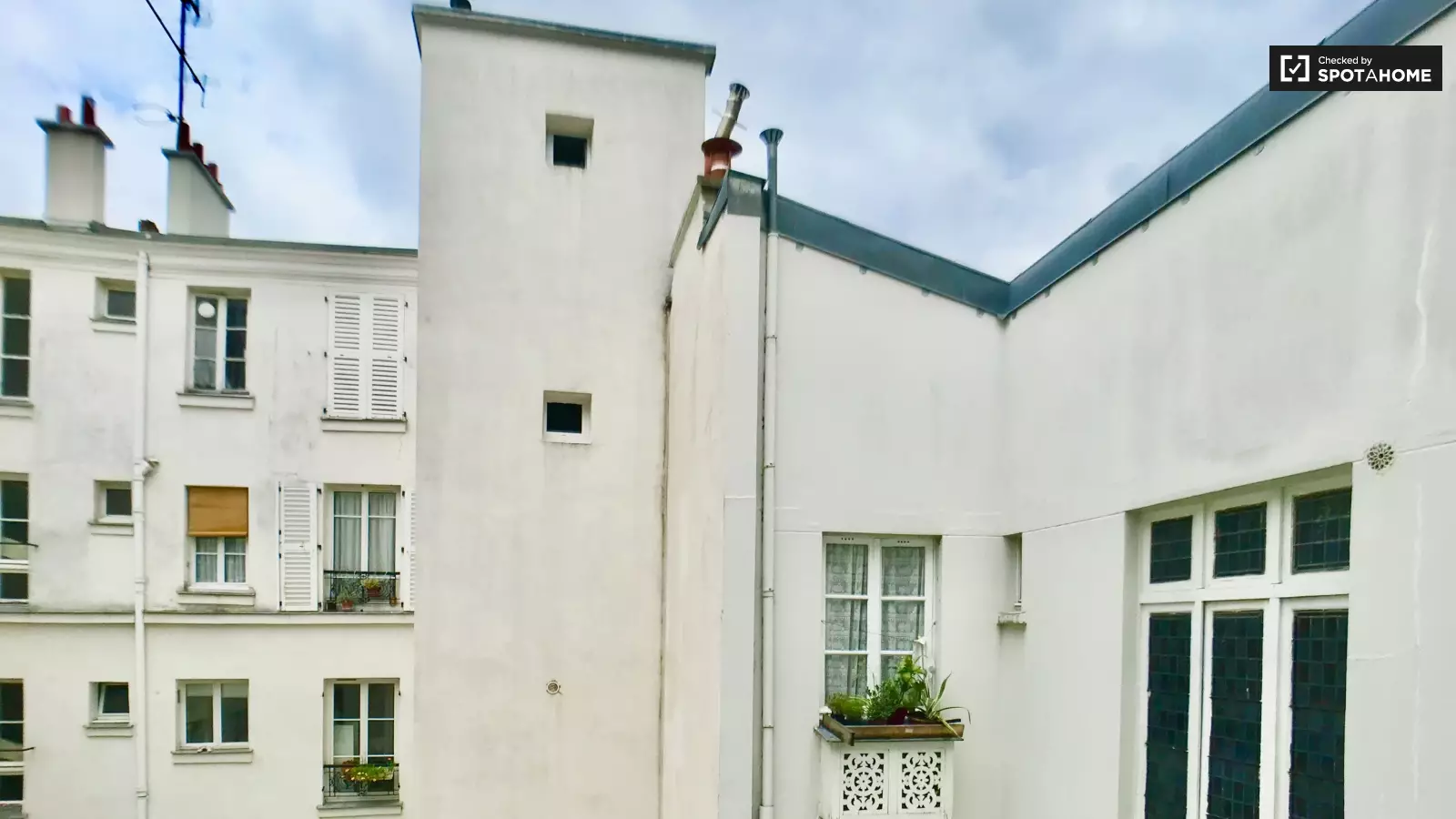 Flat Avenue de Clichy in Paris