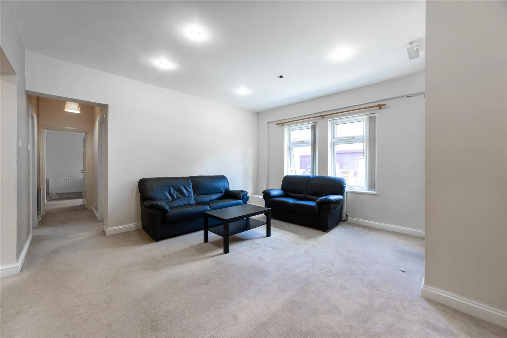 Flat Holly Avenue in Newcastle upon Tyne