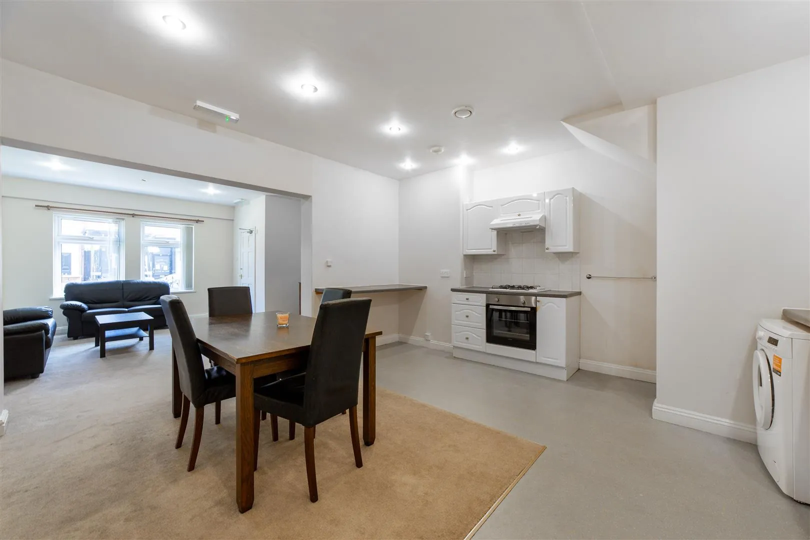 Flat Holly Avenue in Newcastle upon Tyne