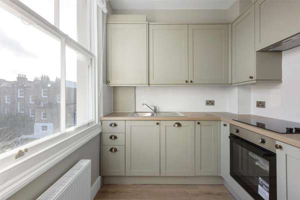 Flat Stanlake Road in Greater London