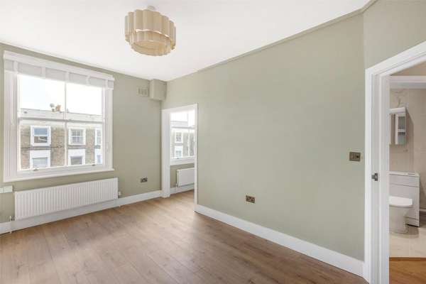 Flat Stanlake Road in Greater London