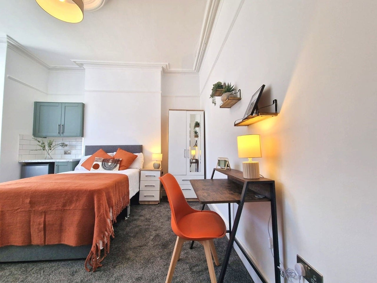 Room Gillott Road in Birmingham