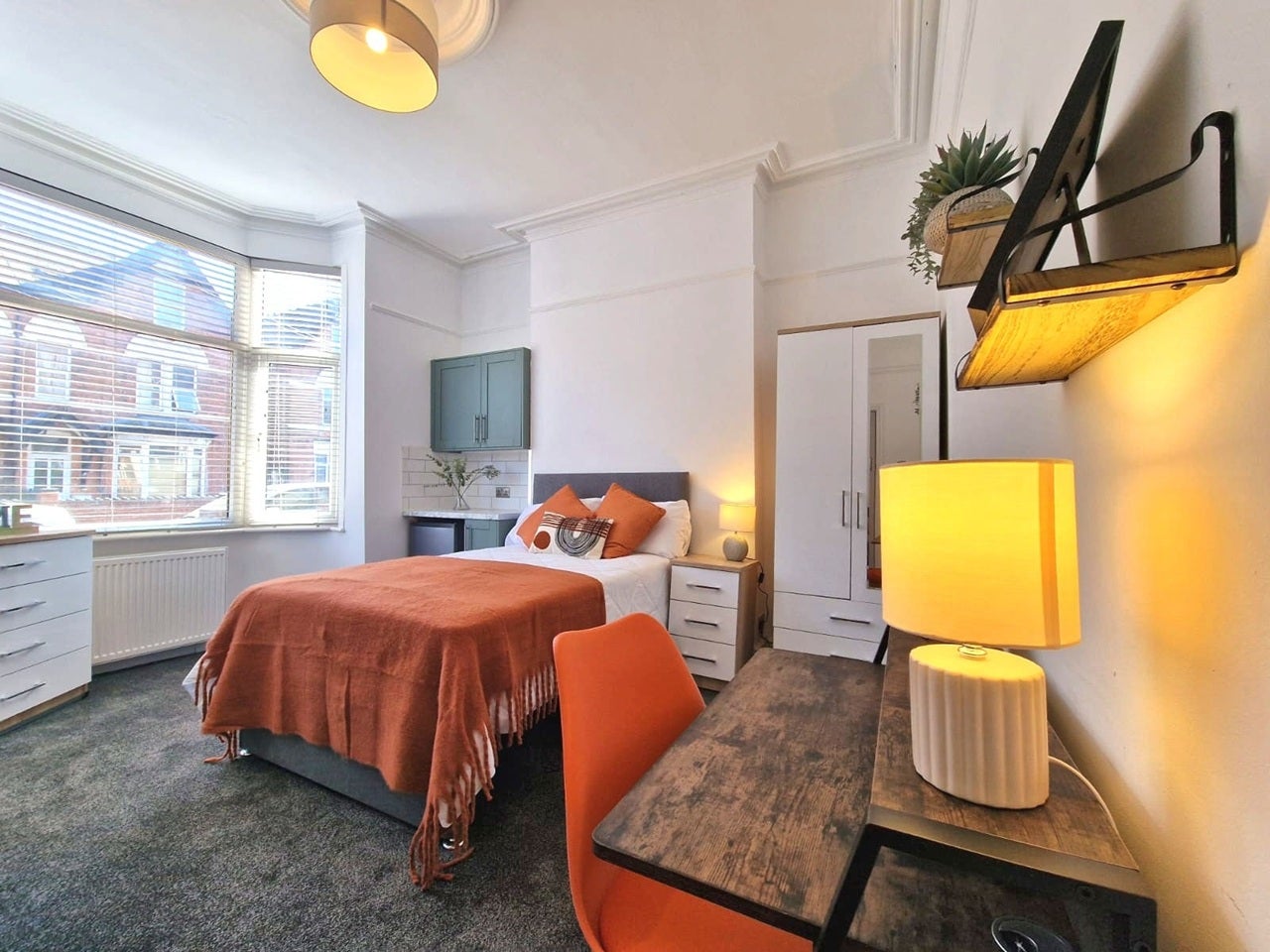 Room Gillott Road in Birmingham