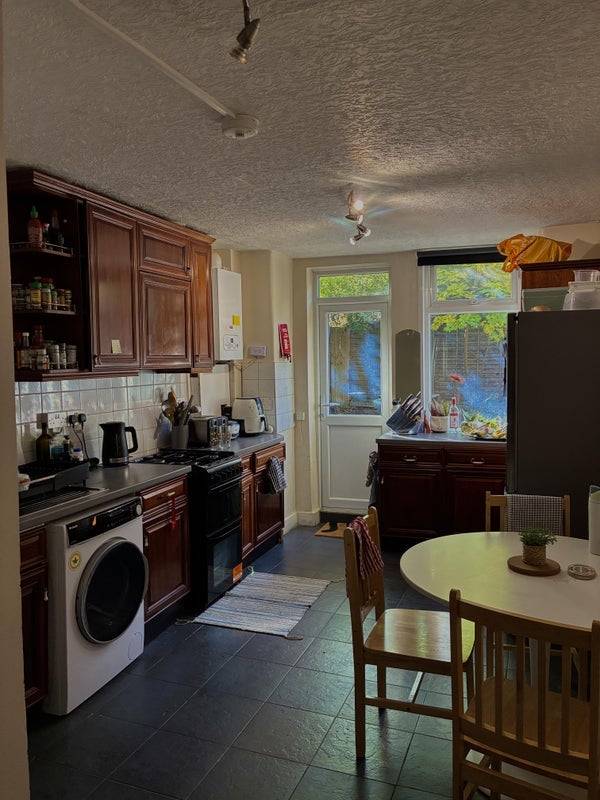 Room Ravenshaw Street in Greater London