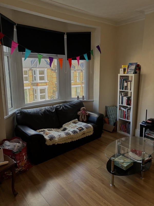 Room Ravenshaw Street in Greater London