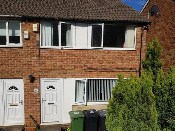House Broad Lane Close in Leeds