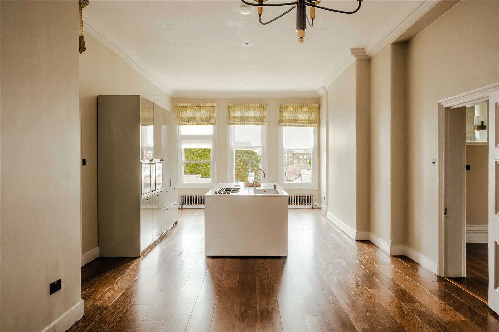 Flat Gloucester Road in Greater London