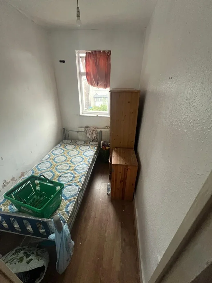 Room Heyford Road in Greater London