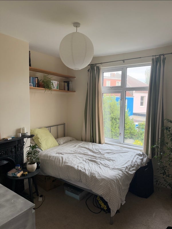 Room Lilstock Avenue in Bristol