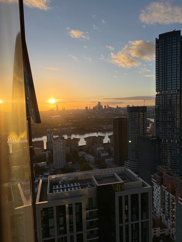 Room Harbour Way in Greater London