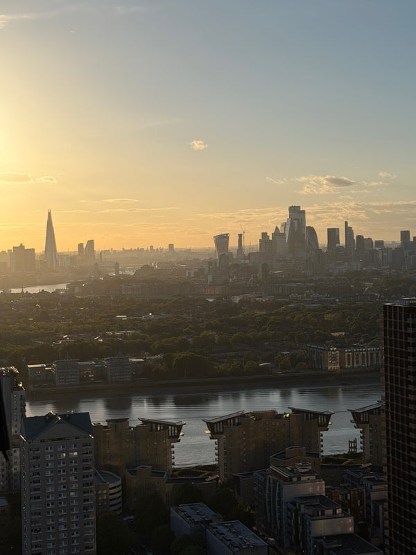 Room Harbour Way in Greater London