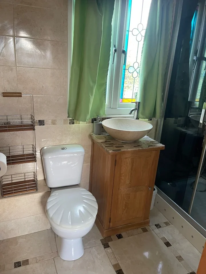 Room Cambridge Gardens in Greater London