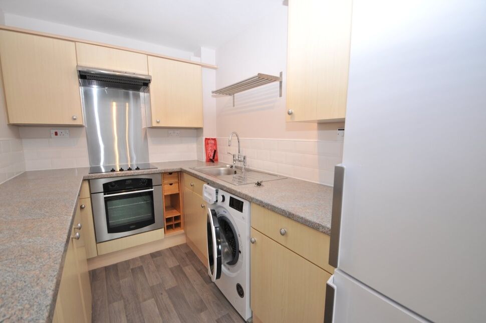 Flat Butlers Close in Bristol