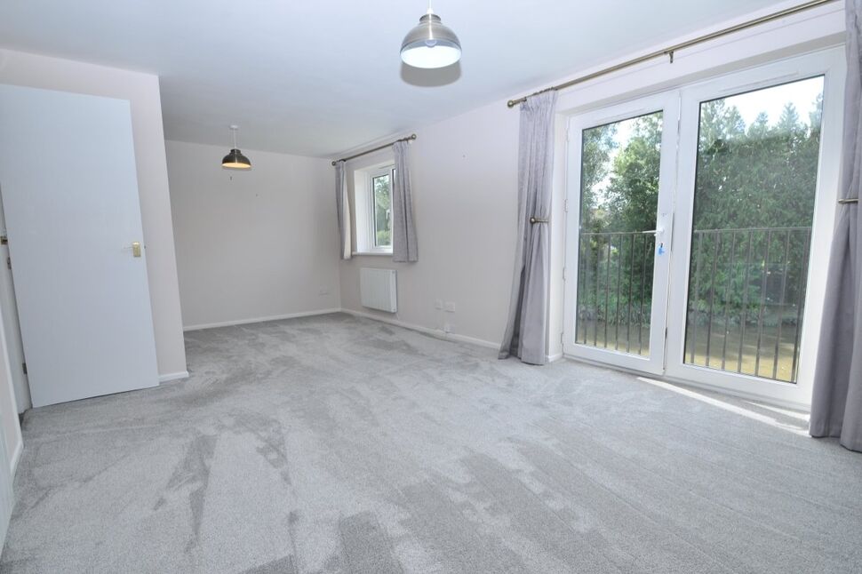 Flat Butlers Close in Bristol