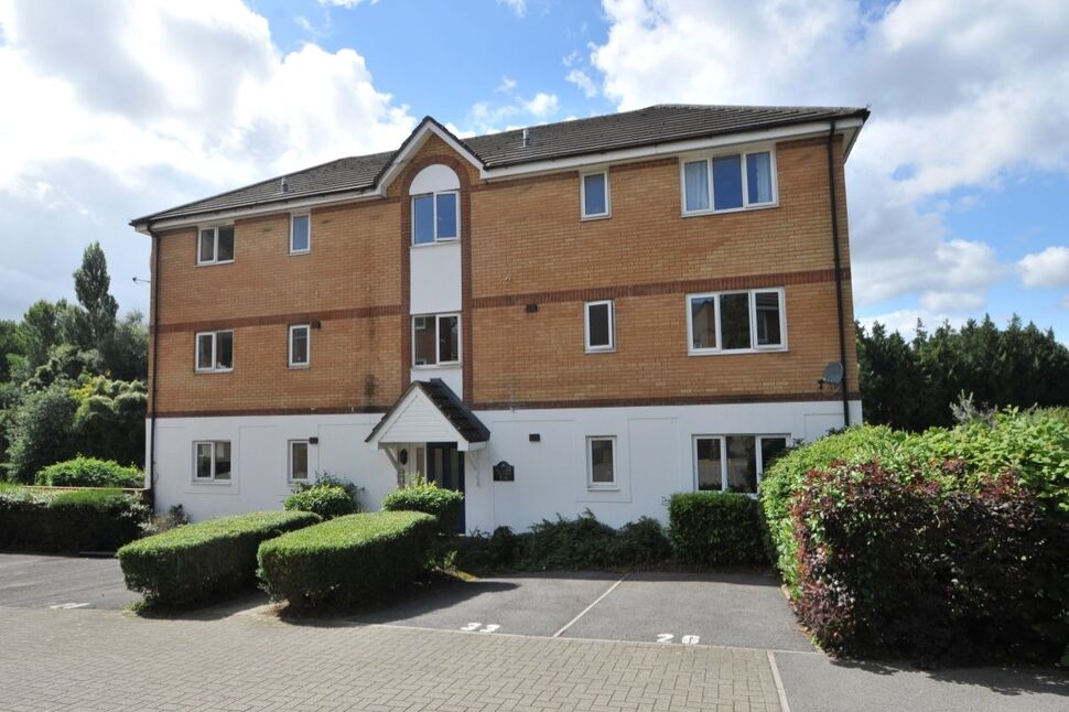 Flat Butlers Close in Bristol