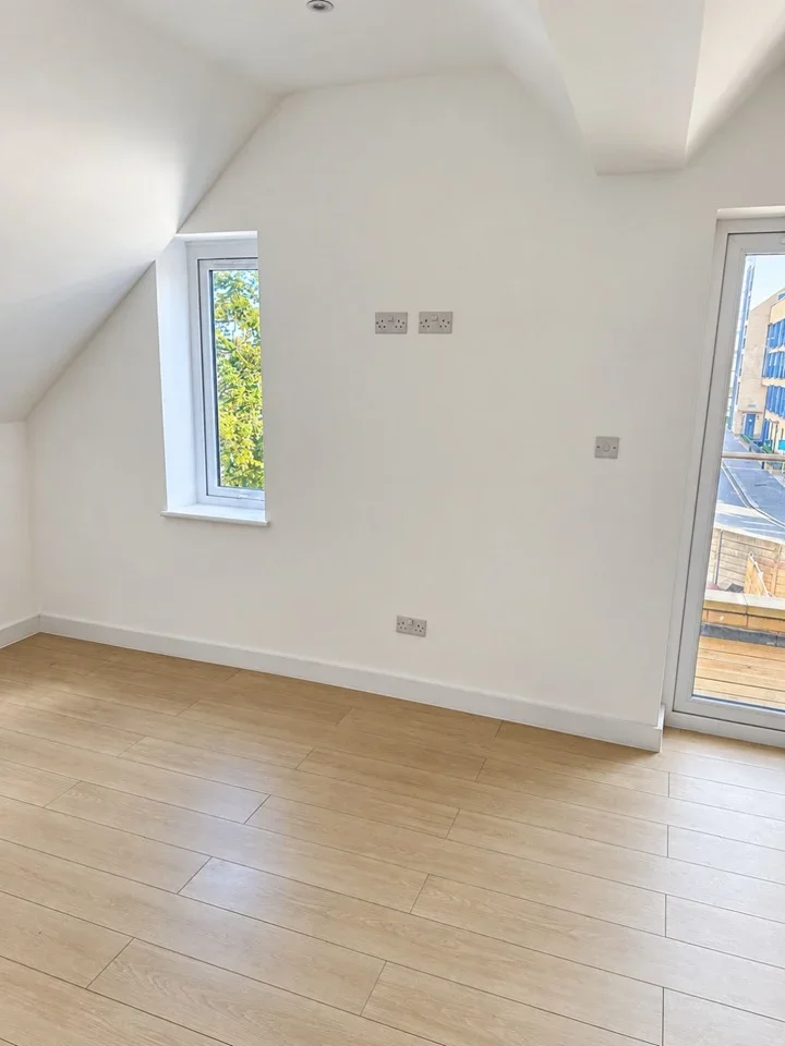 Flat Thornhill Road in Greater London