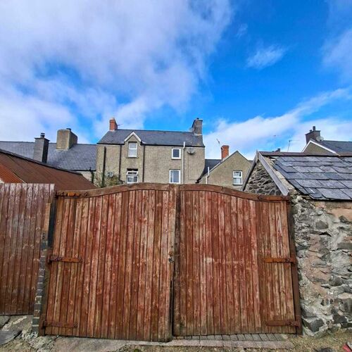 House Mount Street in Bala