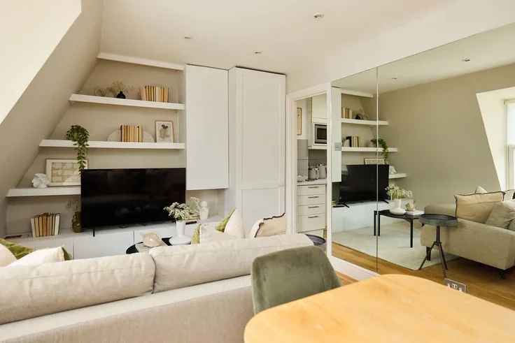 Flat Adamson Road in Greater London