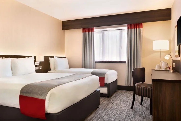 Room M25 in Elmbridge